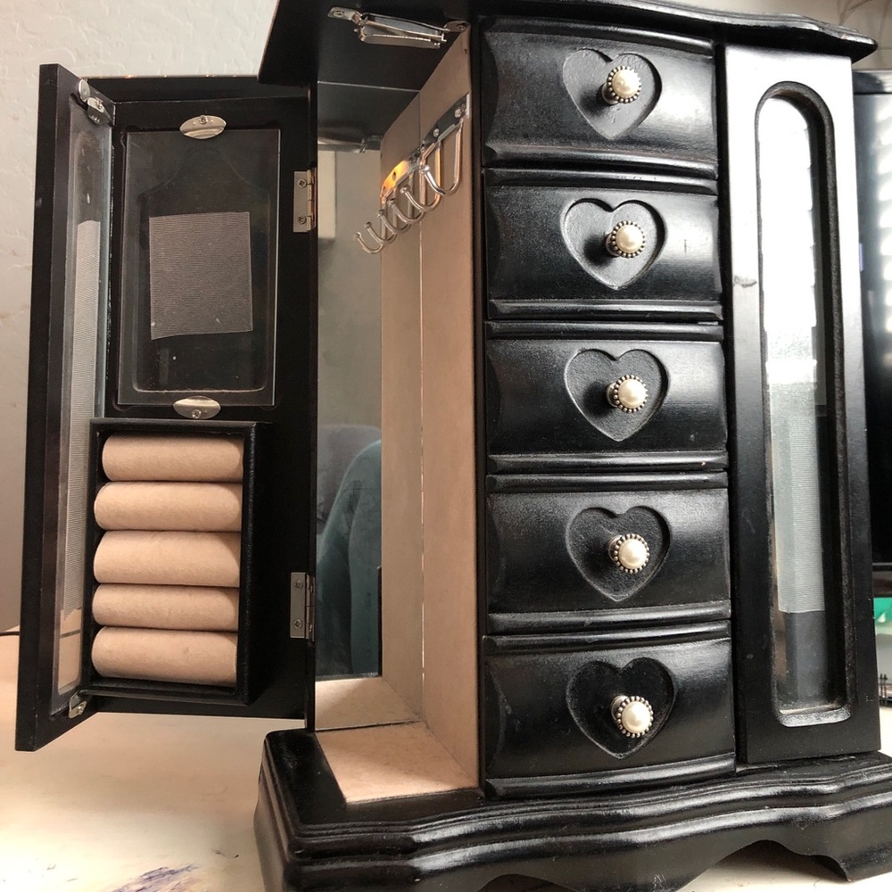 Jewelry box
